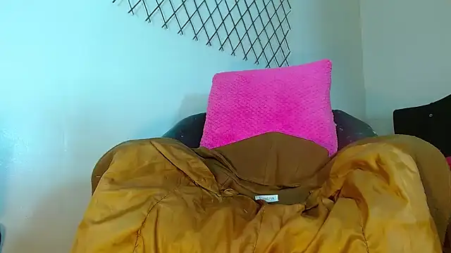 Snapshot of bellatrixx_69 chatting on March 2025 03:40:01 AM bellatrixx 69 online show from March 2025 03:40:01 AM