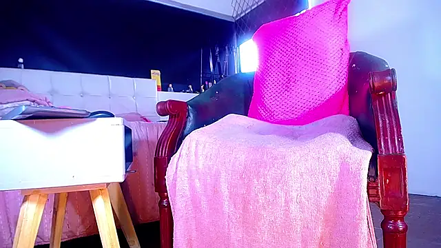 Snapshot of bellatrixx_69 chatting on September 2025 11:28:02 AM bellatrixx 69 online show from September 2025 11:28:02 AM