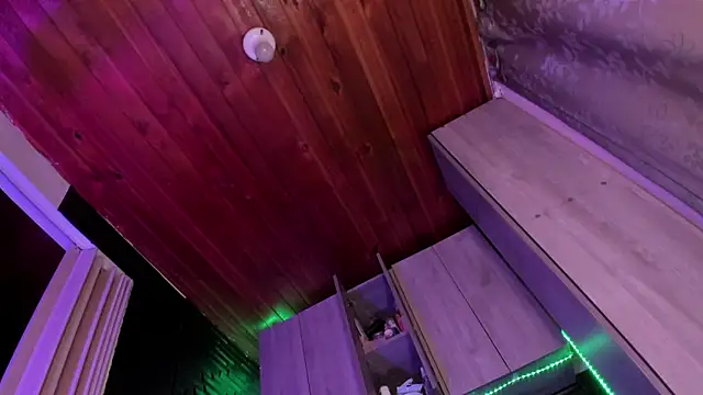 LaureenHills online show from April 2026 02:13:02 AM