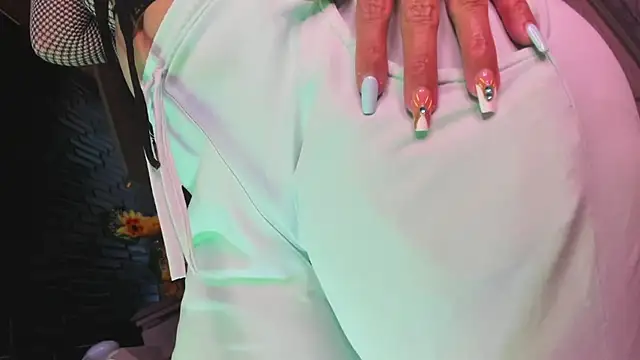 LaureenHills online show from April 2026 03:08:01 AM