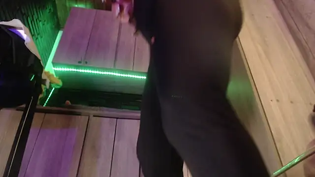 LaureenHills online show from April 2026 01:34:01 AM