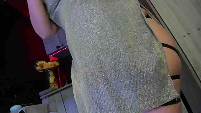 LaureenHills online show from April 2026 01:57:01 AM