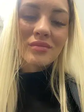 Snapshot of DreamGirl-777 chatting on January 2025 04:09:01 AM DreamGirl-777 online show from January 2025 04:09:01 AM