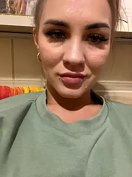 Snapshot of DreamGirl-777 chatting on September 2025 02:06:02 PM DreamGirl-777 online show from September 2025 02:06:02 PM