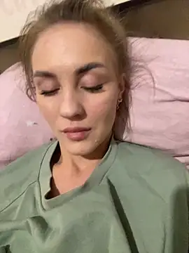 Snapshot of DreamGirl-777 chatting on November 2025 01:32:02 PM DreamGirl-777 online show from November 2025 01:32:02 PM