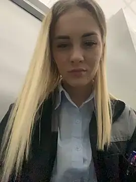 Snapshot of DreamGirl-777 chatting on March 2025 07:12:01 AM DreamGirl-777 online show from March 2025 07:12:01 AM