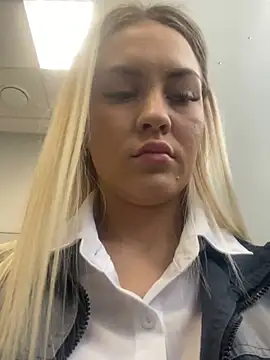 Snapshot of DreamGirl-777 chatting on January 2025 07:25:01 AM DreamGirl-777 online show from January 2025 07:25:01 AM