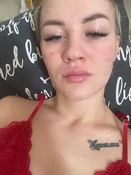 Snapshot of DreamGirl-777 chatting on February 2025 07:35:01 AM DreamGirl-777 online show from February 2025 07:35:01 AM