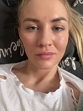 Snapshot of DreamGirl-777 chatting on March 2025 06:13:02 AM DreamGirl-777 online show from March 2025 06:13:02 AM