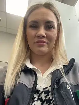 Snapshot of DreamGirl-777 chatting on February 2025 08:49:01 AM DreamGirl-777 online show from February 2025 08:49:01 AM