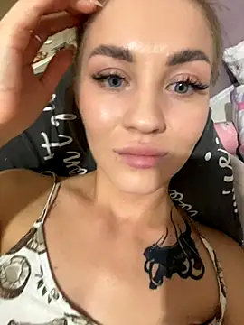 Snapshot of DreamGirl-777 chatting on October 2025 02:52:02 PM DreamGirl-777 online show from October 2025 02:52:02 PM