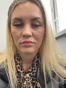 Snapshot of DreamGirl-777 chatting on February 2025 07:15:01 AM DreamGirl-777 online show from February 2025 07:15:01 AM