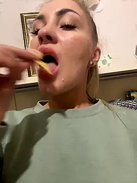 Snapshot of DreamGirl-777 chatting on October 2025 01:10:02 PM DreamGirl-777 online show from October 2025 01:10:02 PM