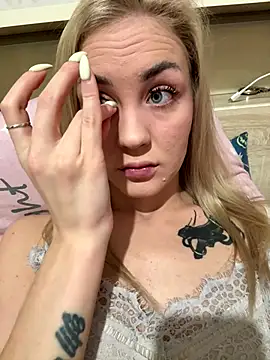 Snapshot of DreamGirl-777 chatting on December 2025 03:07:01 AM DreamGirl-777 online show from December 2025 03:07:01 AM