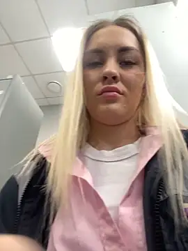 Snapshot of DreamGirl-777 chatting on February 2025 06:47:02 AM DreamGirl-777 online show from February 2025 06:47:02 AM