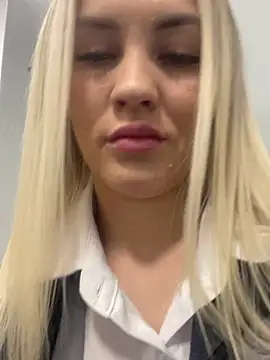 Snapshot of DreamGirl-777 chatting on January 2025 03:52:01 AM DreamGirl-777 online show from January 2025 03:52:01 AM