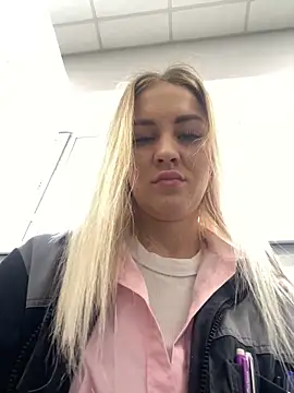 Snapshot of DreamGirl-777 chatting on February 2025 03:46:02 AM DreamGirl-777 online show from February 2025 03:46:02 AM