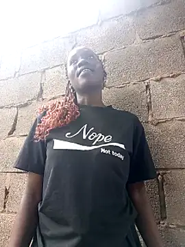 Snapshot of Swirly_blac chatting on February 2026 12:06:02 PM Swirly blac online show from February 2026 12:06:02 PM