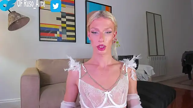 Snapshot of AliceSnowCatt chatting on January 2025 02:57:02 AM AliceSnowCatt online show from January 2025 02:57:02 AM