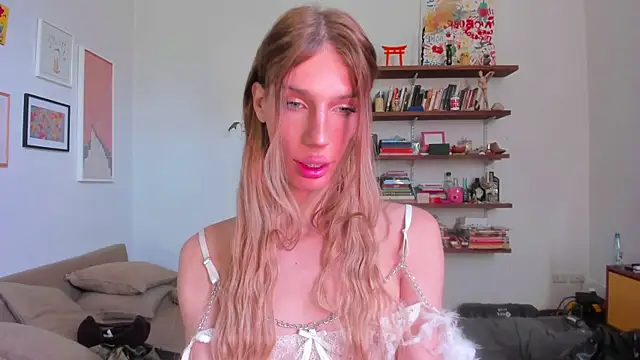 Snapshot of AliceSnowCatt chatting on September 2025 04:07:02 PM AliceSnowCatt online show from September 2025 04:07:02 PM