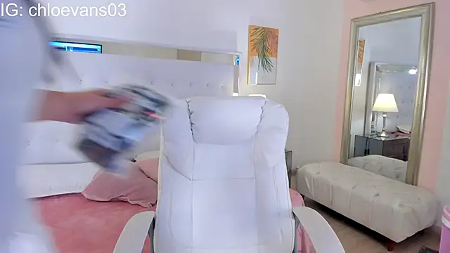 Snapshot of Chloe_evans__ chatting on November 2025 11:32:01 AM Chloe evans online show from November 2025 11:32:01 AM