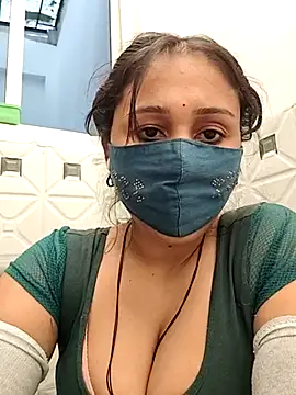 Snapshot of Archna-ji chatting on February 2025 05:15:01 AM Archna-ji online show from February 2025 05:15:01 AM