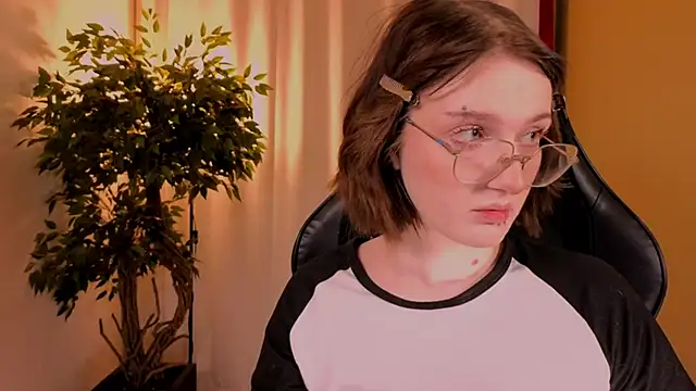 ELLIEJAY online show from November 2025 05:08:01 AM