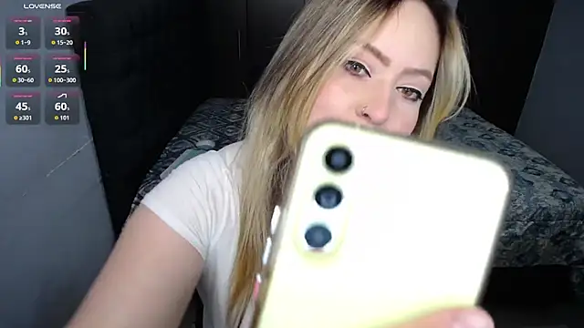 Snapshot of Valentina_St chatting on November 2025 10:36:02 PM Valentina St online show from November 2025 10:36:02 PM