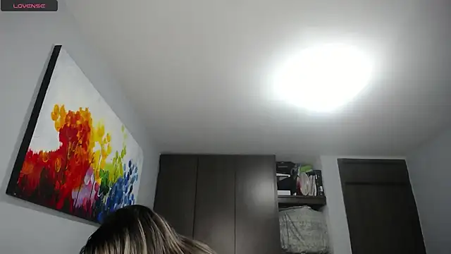 Snapshot of Valentina_St chatting on November 2025 10:42:02 AM Valentina St online show from November 2025 10:42:02 AM