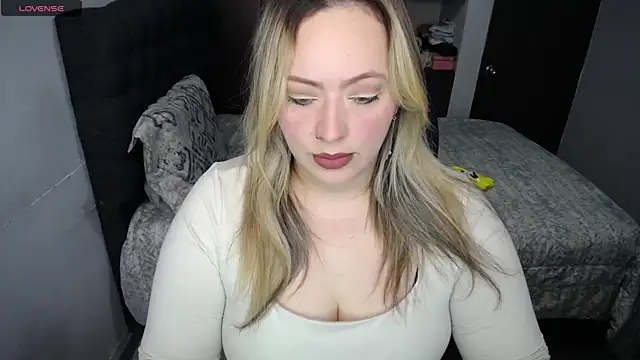 Snapshot of Valentina_St chatting on October 2025 09:14:01 PM Valentina St online show from October 2025 09:14:01 PM