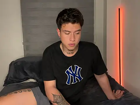 Snapshot of MrUniverse_ chatting on March 2025 04:43:01 AM MrUniverse online show from March 2025 04:43:01 AM