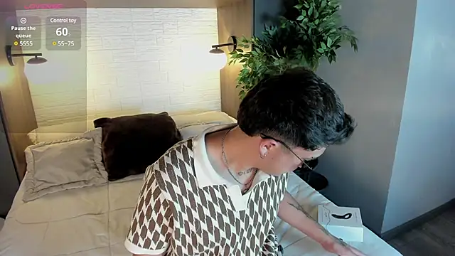 Snapshot of MrUniverse_ chatting on February 2025 03:46:02 AM MrUniverse online show from February 2025 03:46:02 AM