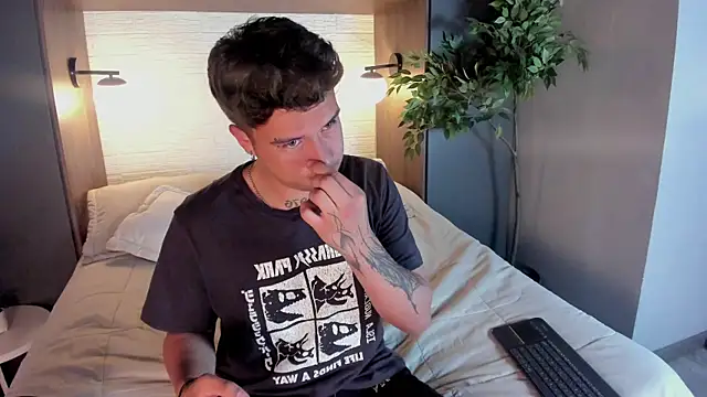 Snapshot of MrUniverse_ chatting on February 2025 03:48:01 AM MrUniverse online show from February 2025 03:48:01 AM