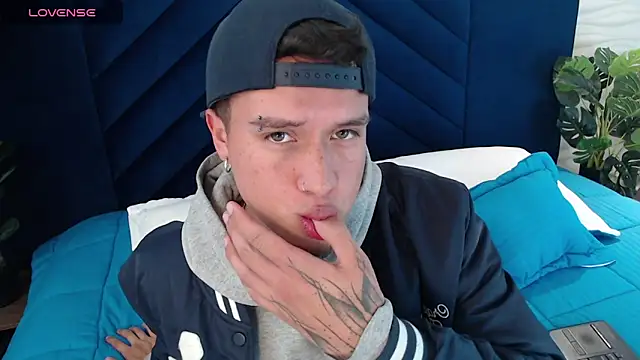 Snapshot of MrUniverse_ chatting on December 2024 07:54:01 PM MrUniverse online show from December 2024 07:54:01 PM