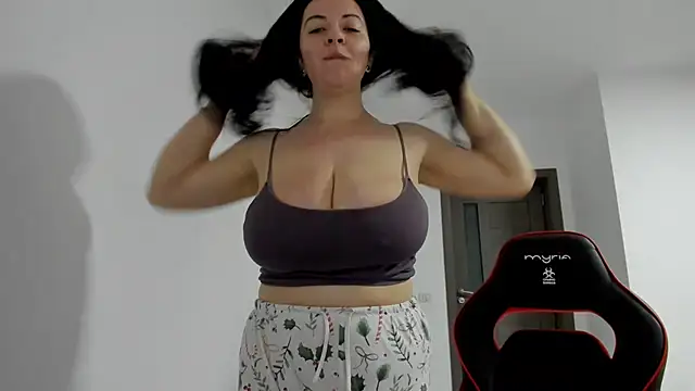 amiraisa11 online show from April 2026 11:55:01 PM