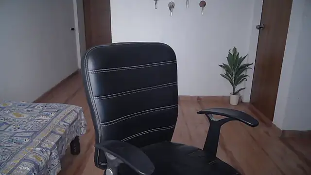 Suzie darling online show from April 2026 02:49:02 AM