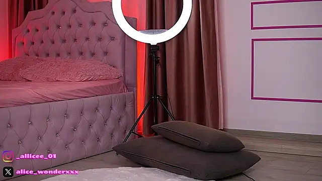 VanessaSimon online show from November 2025 06:39:01 AM