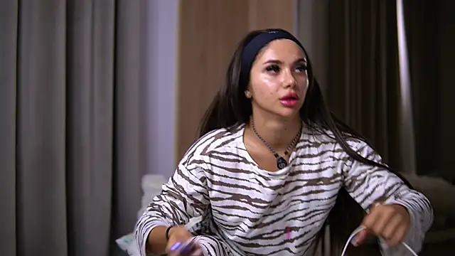 Snapshot of VanessaSimon chatting on May 2026 06:11:01 AM VanessaSimon online show from May 2026 06:11:01 AM