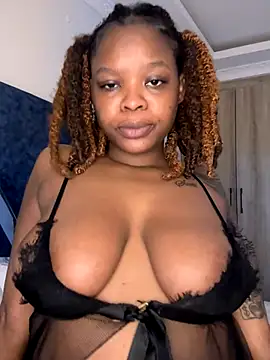 SexxyLunar online show from December 2025 12:11:02 AM