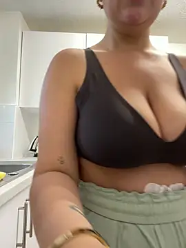 Snapshot of magical_mia chatting on July 2026 01:06:01 PM magical mia online show from July 2026 01:06:01 PM