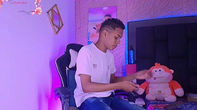 Snapshot of dilan_alfonzo chatting on June 2026 03:44:01 PM dilan alfonzo online show from June 2026 03:44:01 PM