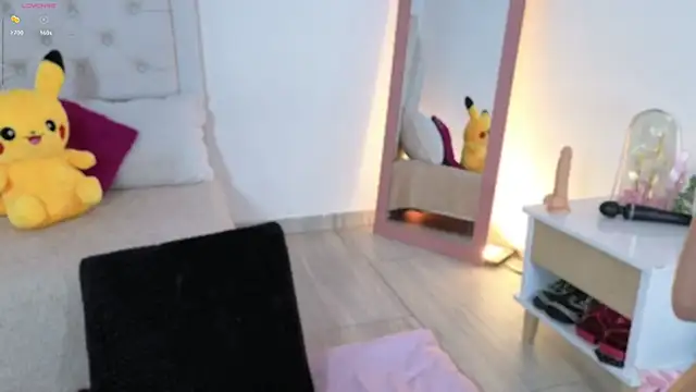 little kawaiigirl  online show from January 2026 01:45:01 AM