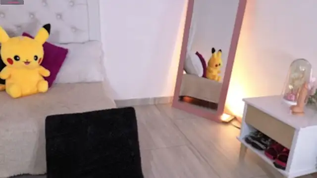 little kawaiigirl  online show from January 2026 01:00:02 AM