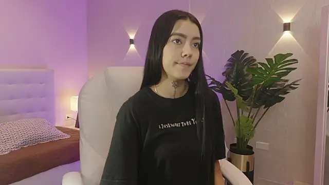 miagomezweb1 online show from November 2025 12:52:01 PM