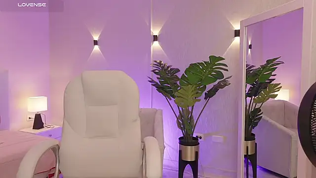 miagomezweb1 online show from October 2025 01:54:02 PM