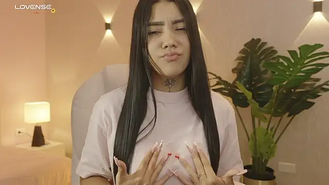 miagomezweb1 online show from November 2025 12:53:01 PM