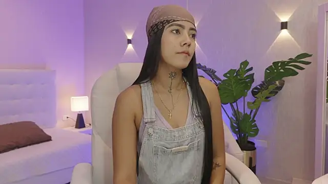 miagomezweb1 online show from November 2025 01:22:01 PM