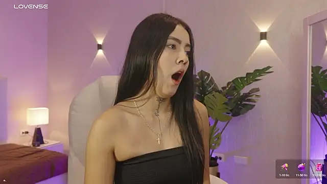 miagomezweb1 online show from November 2025 02:10:02 PM