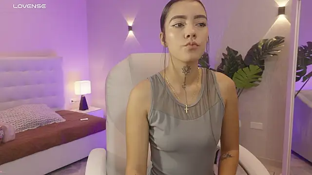 miagomezweb1 online show from November 2025 12:31:02 PM