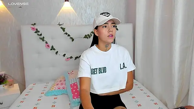 miagomezweb1 online show from March 2025 12:35:02 PM